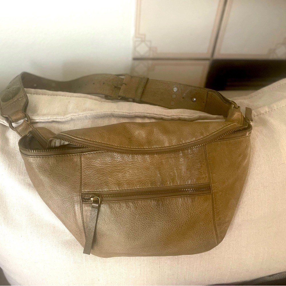 Free people cross-body or shoulder bag.  Excellent condition; barely used.